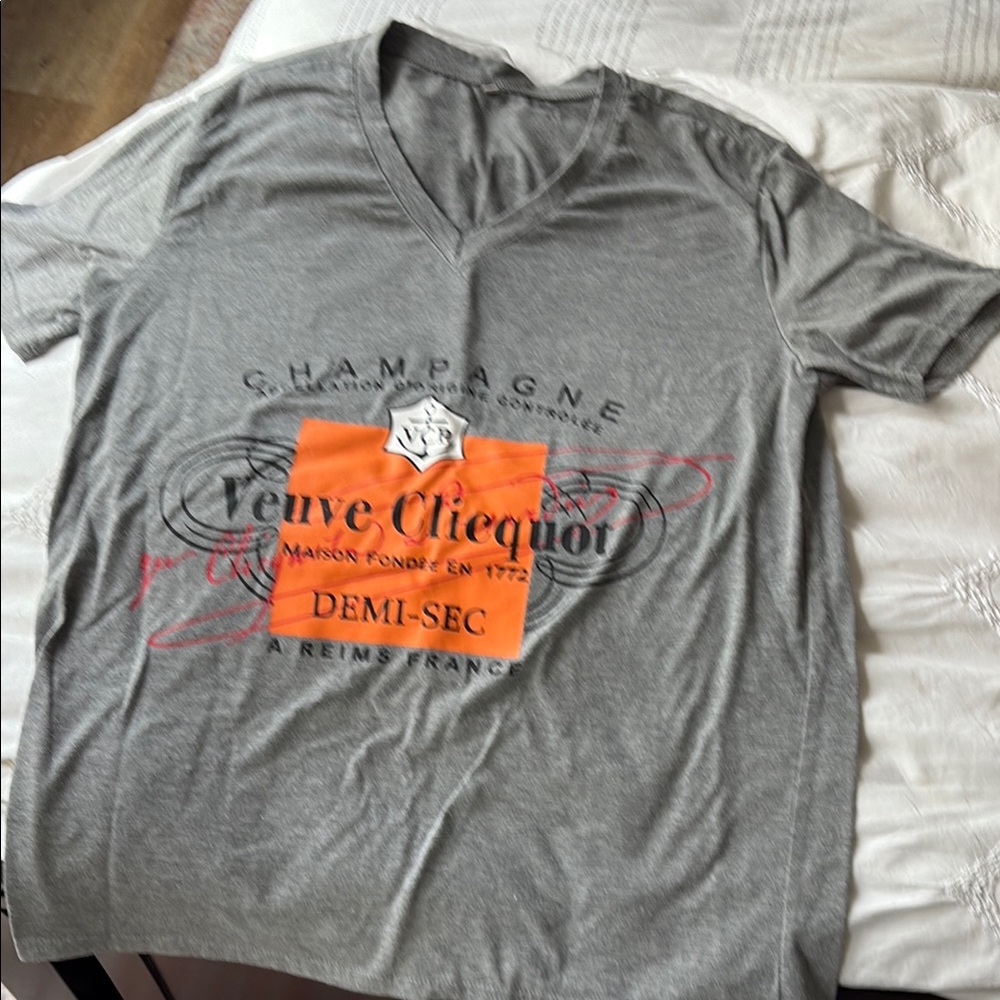 Source Unknown Gray and Orange Short Sleeve Tee with Graphic Design